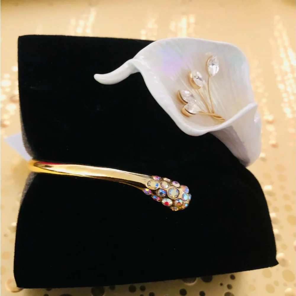 Authentic Betsey Johnson Bracelet - Crystal Rhinestone Calla Lily Hinged NWT - Picture 14 of 16